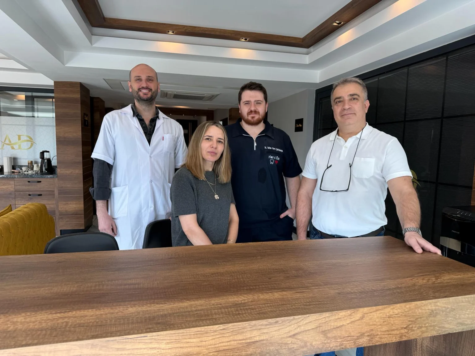 Будівля клініки Alanya Dental Place в Аланії